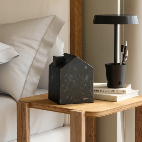 Бокс для салфеток Umbra Casa — декоративный чехол-домик для квадратной коробки, черный