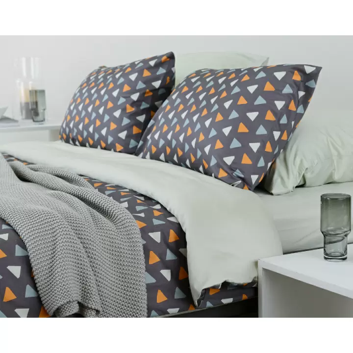 Комплект постельного белья полутораспальный из сатина мятного цвета с принтом triangles из коллекции wild