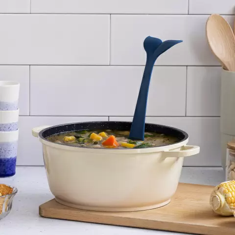 Половник Peleg Design Souper Tail — кухонный половник для супа, рагу и напитков