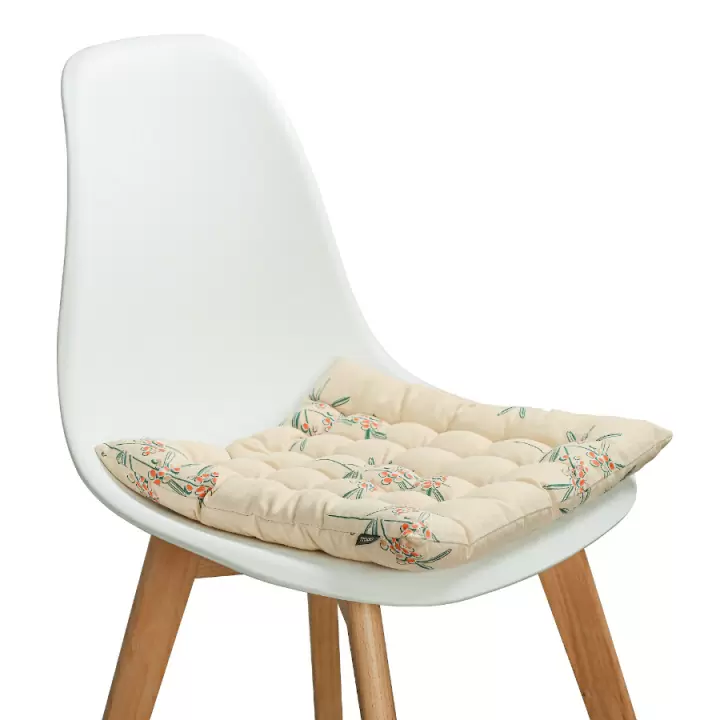 Подушка на стул стеганая из хлопка с графичным принтом Обед рябинника из коллекции russian north