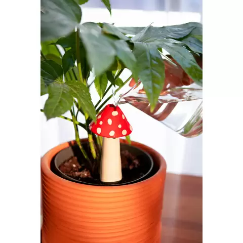 Фигурка с функцией полива для растений amanita