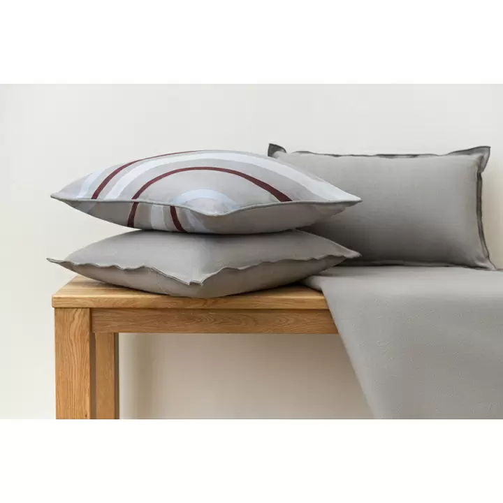Чехол на подушку из фактурного хлопка серого цвета с контрастным кантом из коллекции essential, 45х45 см
