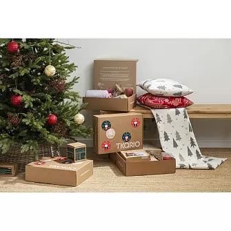 Подушка вязаная с новогодним рисунком Tkano Winter fairytale из коллекции New Year Essential, 45х45 см