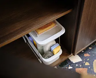Двухъярусный выдвижной органайзер для хранения CupboardStore для бытовой химии, спреев, губок и тряпок