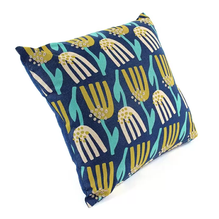 Чехол для подушки темно-синего цвета с графичным принтом lazy flower cuts&pieces, 45х45 см