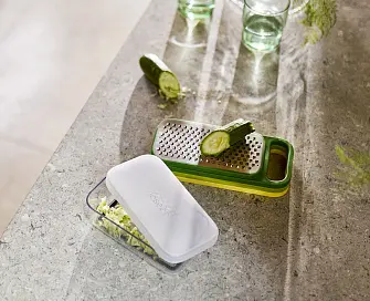 Набор тёрок 3‑в‑1 Joseph Joseph Multi-Grate-Store с контейнером и крышкой