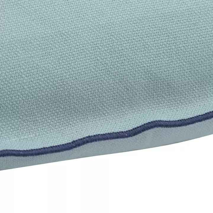 Чехол на подушку из фактурного хлопка голубого цвета с контрастным кантом из коллекции Essential, 30х50 см