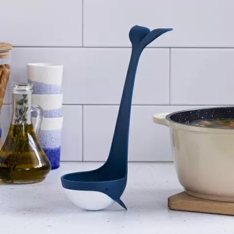 Половник Peleg Design Souper Tail — кухонный половник для супа, рагу и напитков