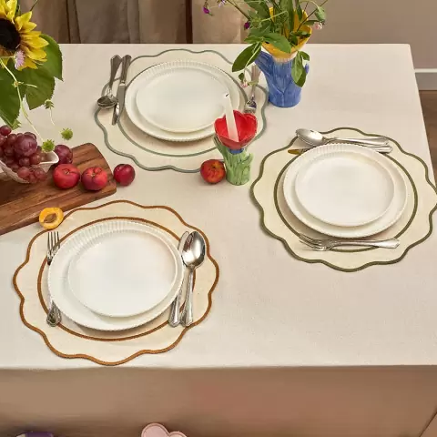 Салфетка под приборы anemone из коллекции trendy ruffles, D38 см, карри