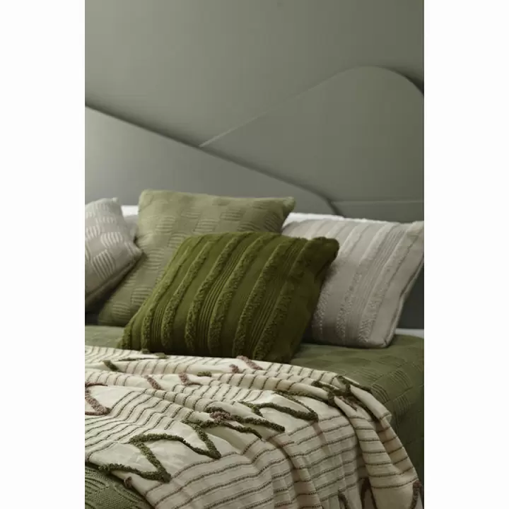 Подушка из хлопка с буклированной вязкой оливкового цвета из коллекции essential, 50х50 см