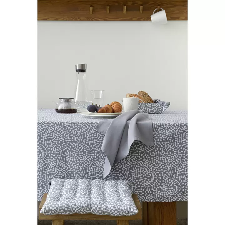 Подушка на стул из хлопка серого цвета с принтом Спелая Смородина из коллекции scandinavian touch, 40х40 см