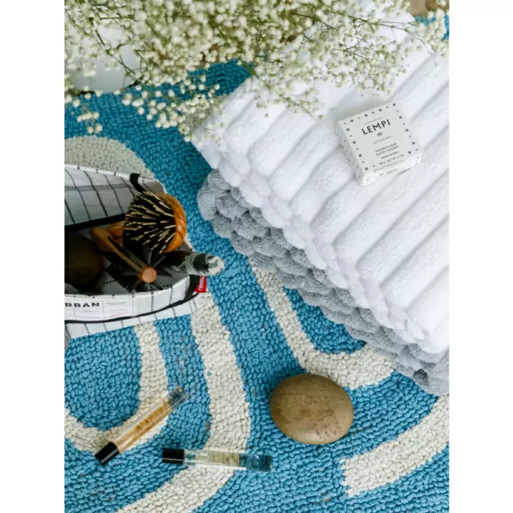 Полотенце банное Tkano Waves белого цвета из коллекции Essential, 70х140 см