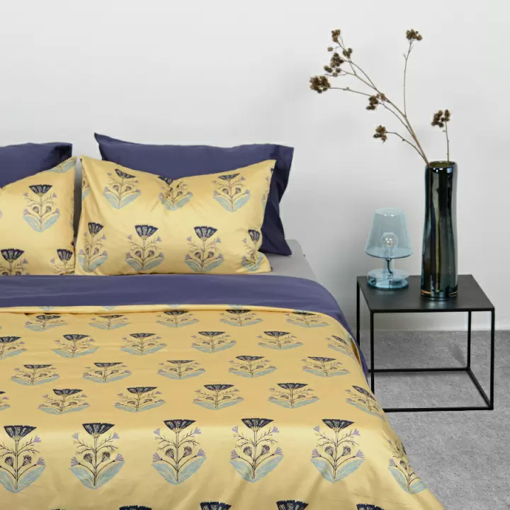 Комплект постельного белья двуспальный из сатина темно-синего цвета с принтом "Летний цветок"