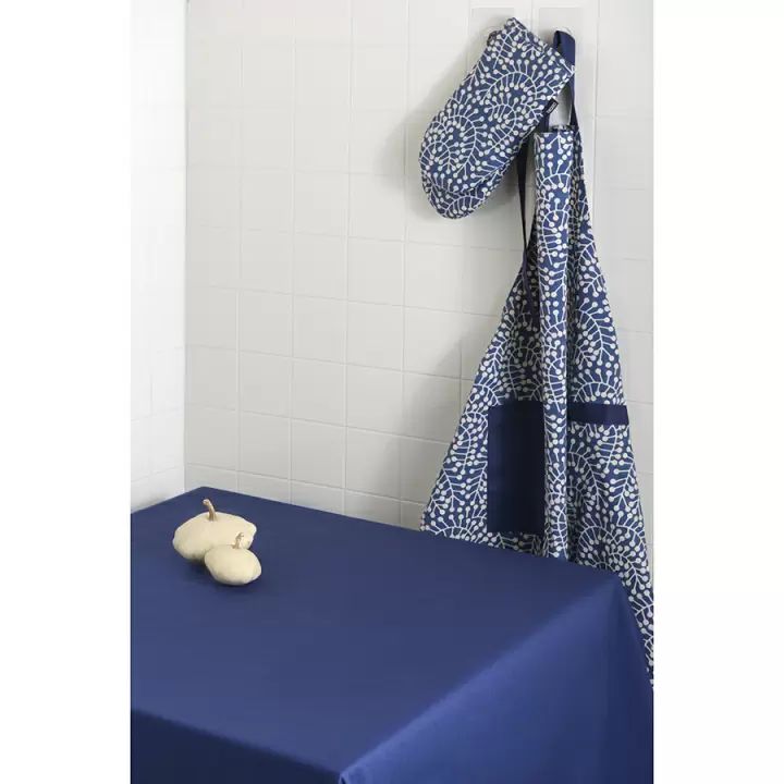 Прихватка-варежка темно-синего цвета с принтом Спелая Смородина из коллекции scandinavian touch, 14х32 см