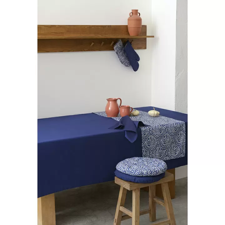 Подушка на стул круглая темно-синего цвета с принтом Спелая Смородина из коллекции scandinavian touch, 40 см