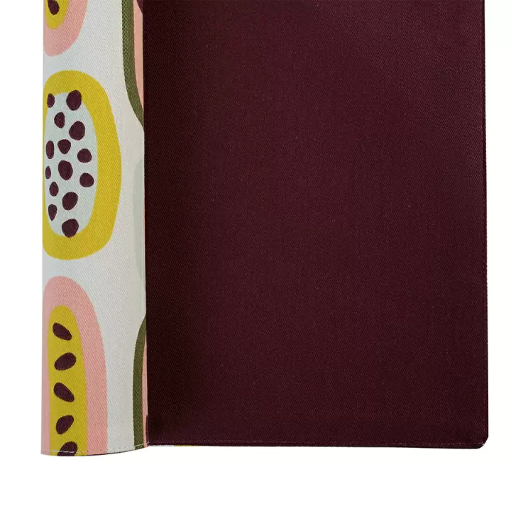 Салфетка двухсторонняя под приборы бордового цвета с принтом passion fruit из коллекции wild, 35х45