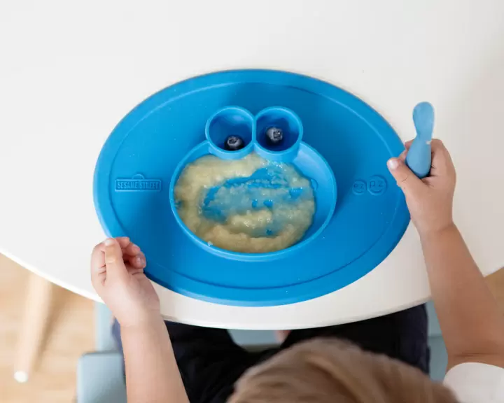 Детская тарелка с ковриком EZPZ Elmo Mat, синяя