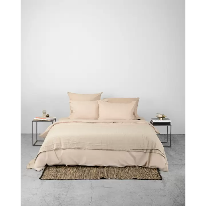 Комплект постельного белья полутораспальный бежевого цвета из органического стираного хлопка из коллекции Essential