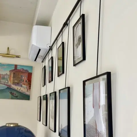 Панно для фотографий Umbra Exhibit с 9 рамками, черное