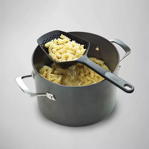 Большая ложка-дуршлаг Joseph Joseph Scoop Plus