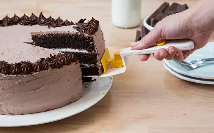 Лопатка для торта cakedozer желтая