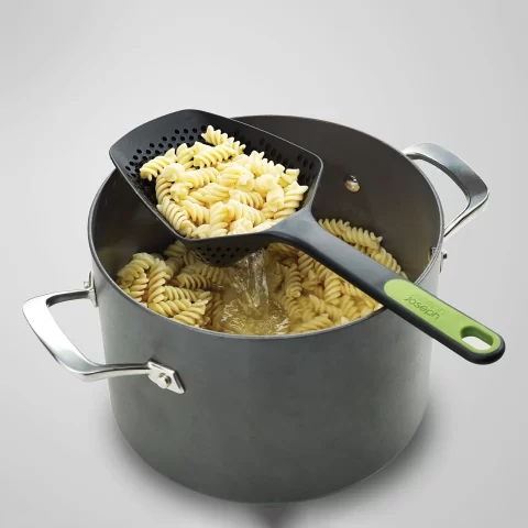 Большая ложка-дуршлаг Joseph Joseph Scoop Plus