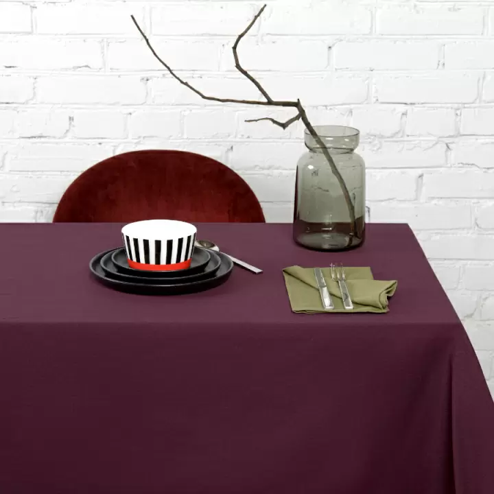 Скатерть на стол бордового цвета из коллекции wild, 170х170 см