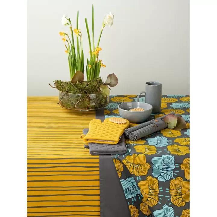 Дорожка на стол из хлопка серого цвета с принтом Цветы из коллекции prairie