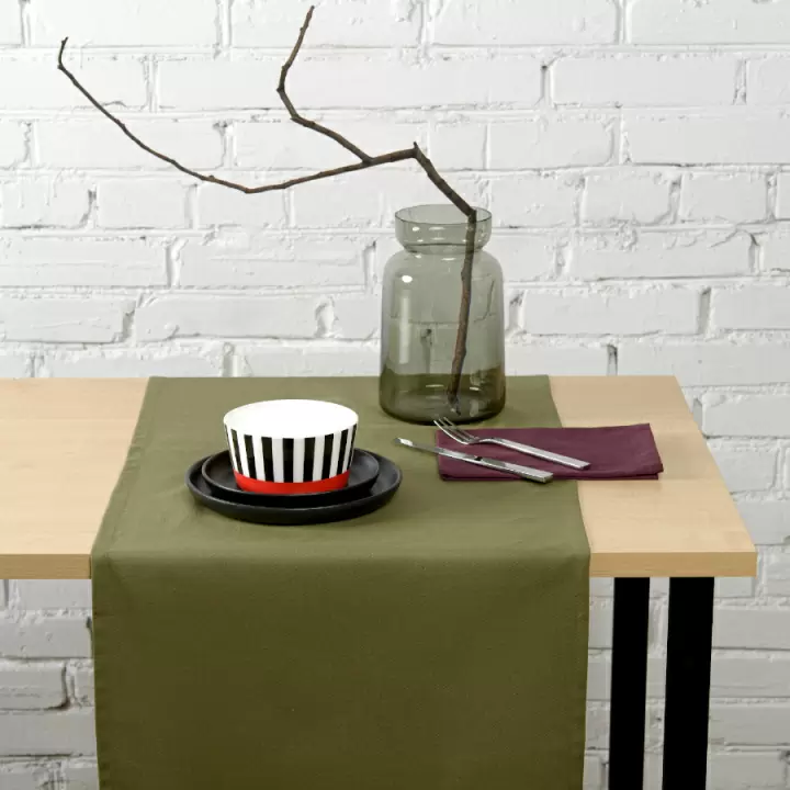 Дорожка на стол из хлопка оливкового цвета из коллекции essential, 45х150 см