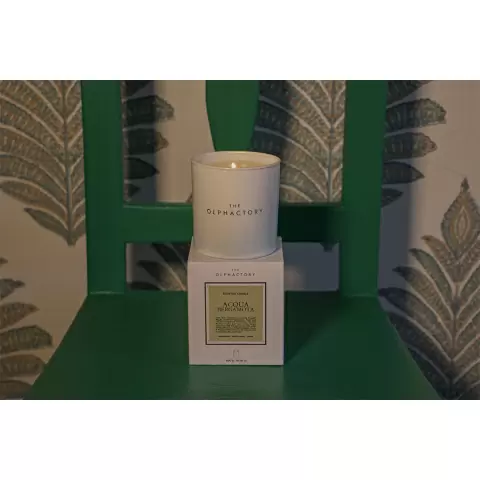 Свеча ароматическая the olphactory, white insignia, acqua bergamota, 60 ч