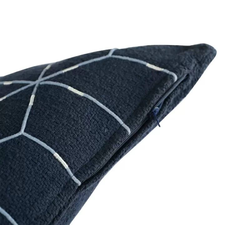 Подушка темно-синего цвета с орнаментом Ethnic, 45х45 см