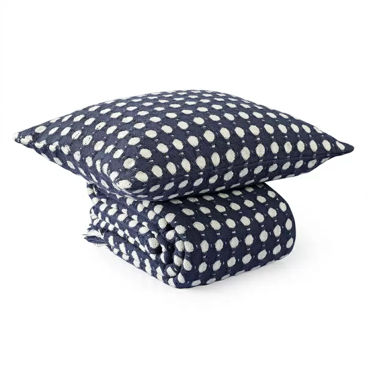 Чехол на подушку из хлопка polka dots темно-синего цвета из коллекции essential, 40x60 см