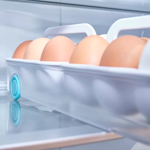 Подставка для хранения яиц в холодильник Joseph Joseph FridgeStore