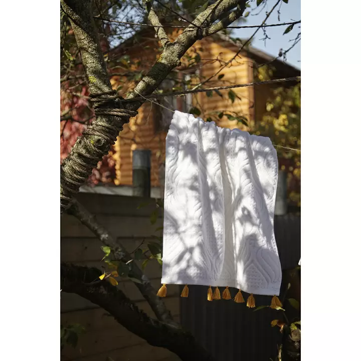 Полотенце для рук белое, с кисточками цвета карри из коллекции essential, 50х90 см