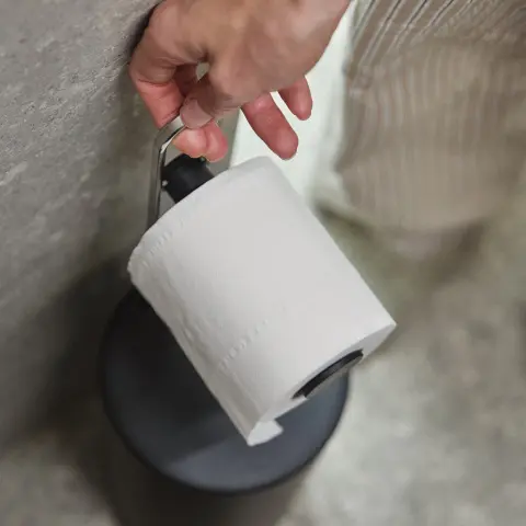 Скрытый держатель для туалетной бумаги Joseph Joseph EasyStore матовый чёрный, напольный