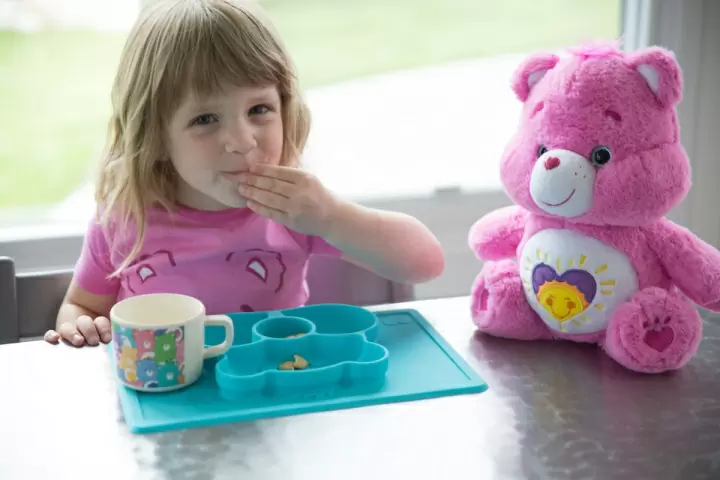 Детская тарелка с ковриком EZPZ Happy Mat Care Bear (бирюзовая)