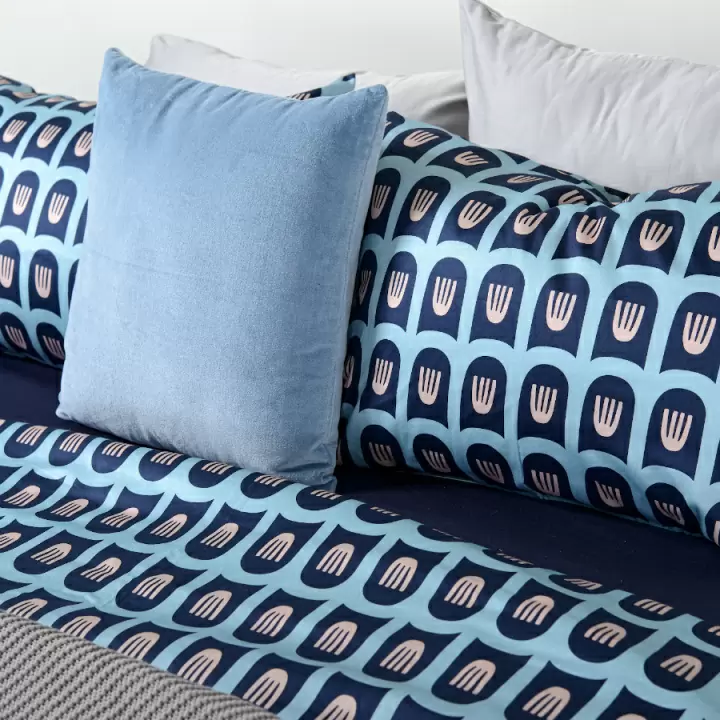 Комплект постельного белья полутораспальный из сатина голубого цвета с принтом blossom time из коллекции cuts&pieces