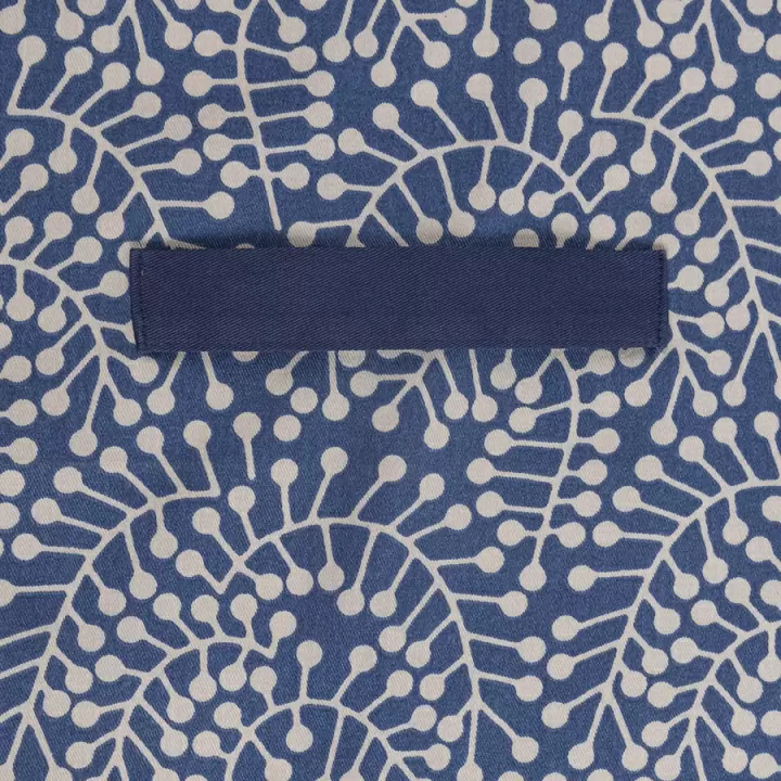 Фартук из хлопка темно-синего цвета с принтом Спелая Смородина из коллекции scandinavian touch, 70х85 см