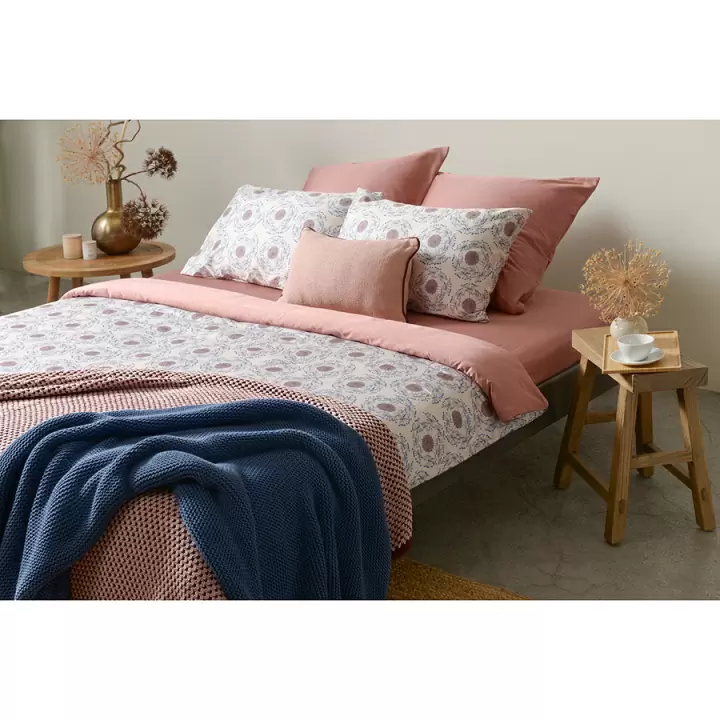 Комплект постельного белья из сатина темно-розового цвета с принтом "Воздушный цветок" из коллекции prairie, 200х220 см