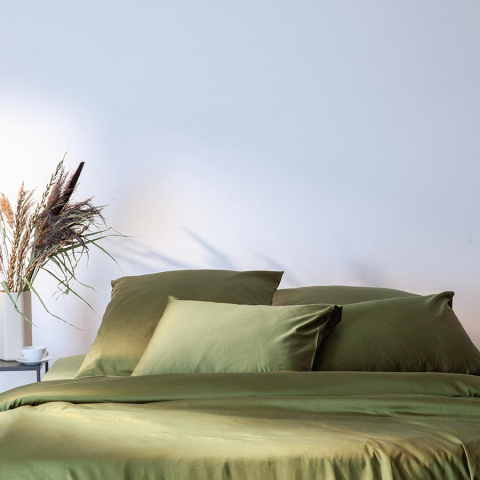 Простыня на резинке из премиального сатина оливкового цвета из коллекции essential,  180х200х30 см